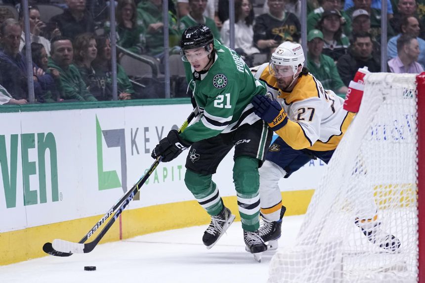 Stars win, Robertson gets 1st 100-point season in Dallas