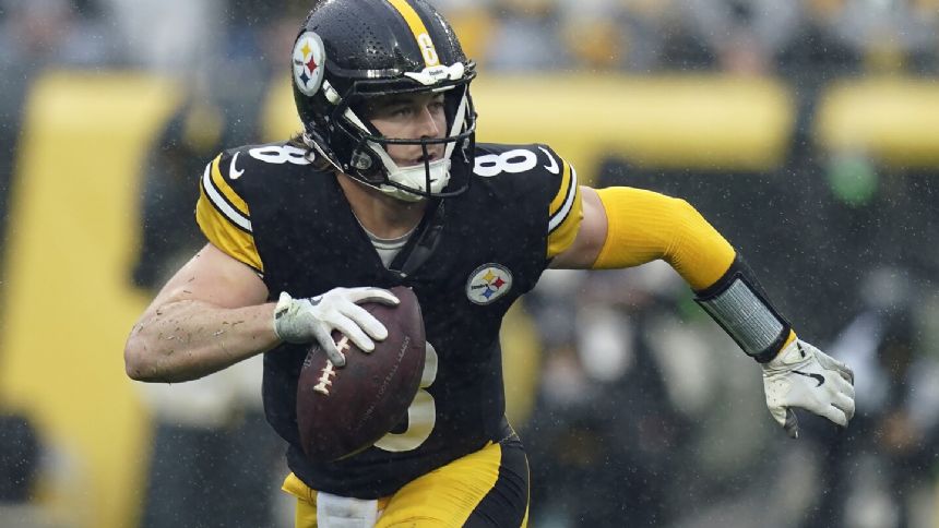 Steelers lose QB Kenny Pickett to rib injury late in first half vs. Jaguars, replaced by Trubisky