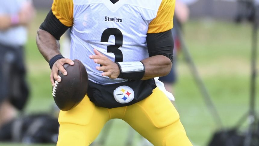 Steelers QB Russell Wilson returns to practice at training camp