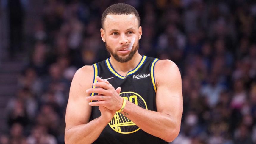 Stephen Curry's shooting slump just won't turn around, and it's eventually going to cost the Warriors
