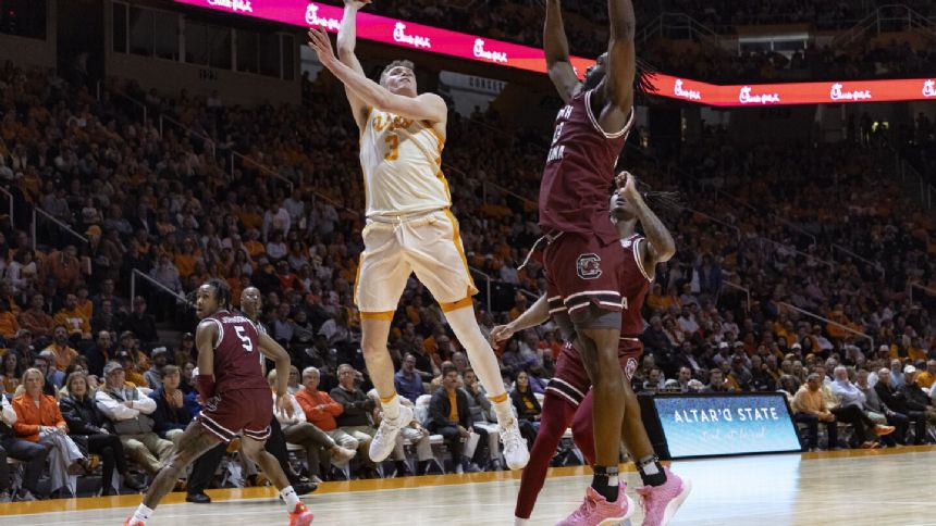 Ta'Lon Cooper and B.J. Mack lead the way as South Carolina surprises No. 5 Tennessee 63-59