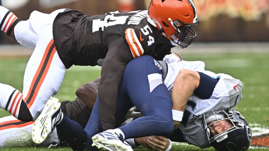 Myles Garrett, Cleveland's defense devour Titans, Deshaun Watson has 2 TD  passes in Browns' 27-3 win