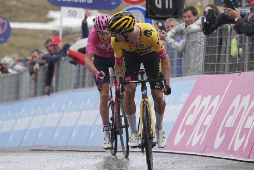 Thomas sees Giro lead cut slightly by Roglic; Buitrago wins 19th stage