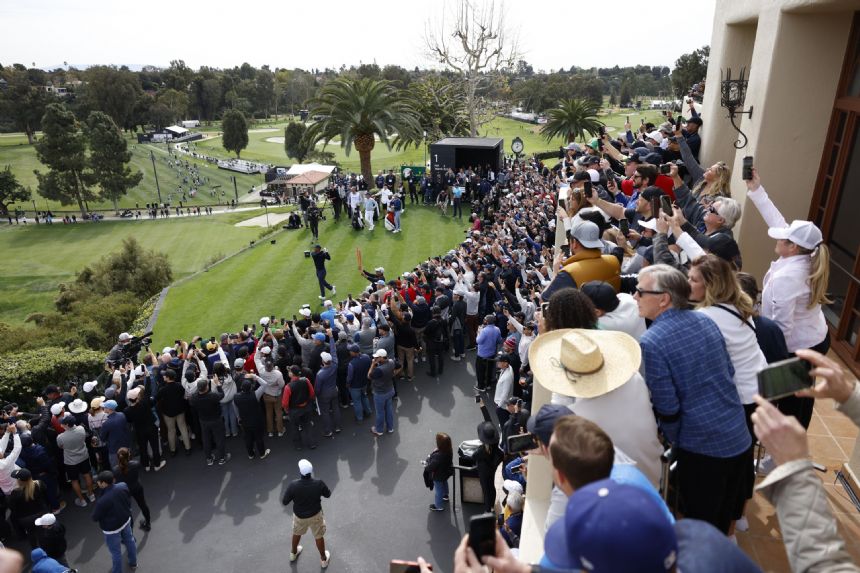 Tiger Woods brings buzz to Riviera, Homa takes early lead