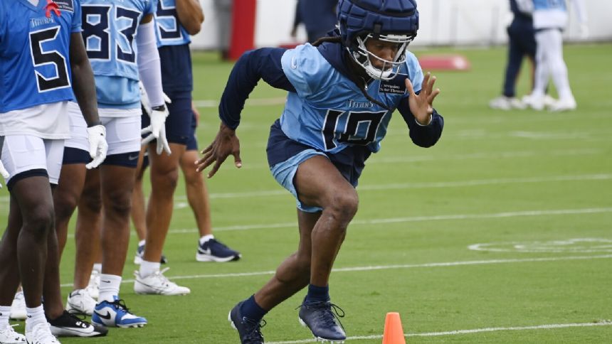 Titans receiver DeAndre Hopkins could miss 4-6 weeks with a knee injury, according to reports