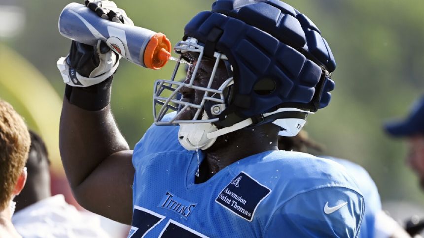 Titans' Nicholas Petit-Frere returns to practice field, hopes to earn starting right tackle job