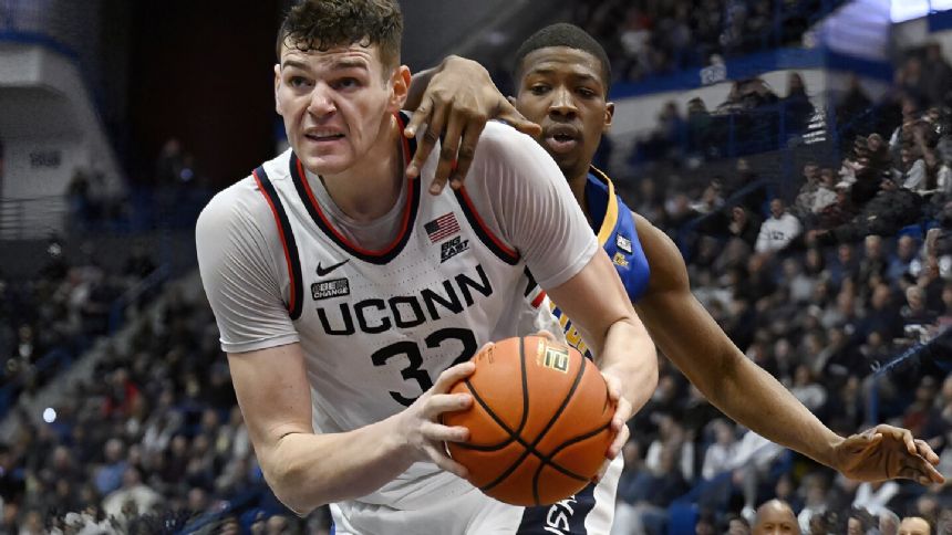 Tristen Newton scores 22 and No.1 UConn routs Xavier 99-56 for its eighth straight win