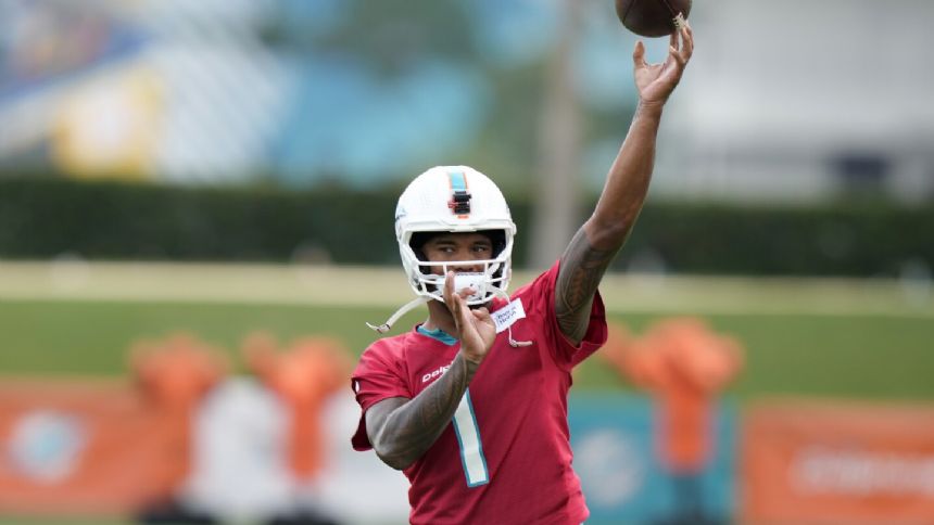Tua Tagovailoa participates in Dolphins' first day of workouts with contract unresolved
