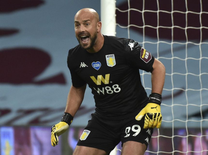 Veteran goalkeeper Pepe Reina signs for Villarreal