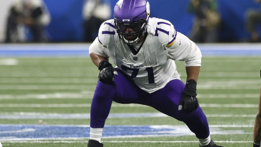 Vikings agree to 4-year extension with LT Christian Darrisaw to put him under contract through 2029