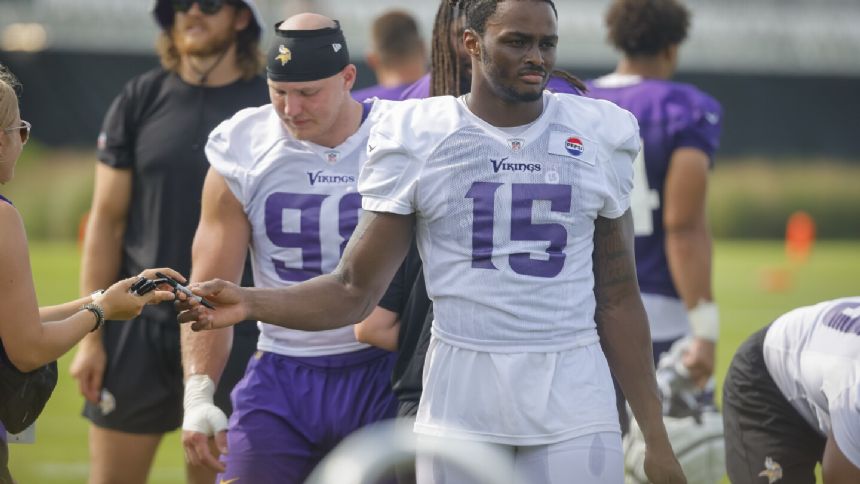 Vikings give promising rookie pass rusher Turner valuable training camp tests vs. Darrisaw