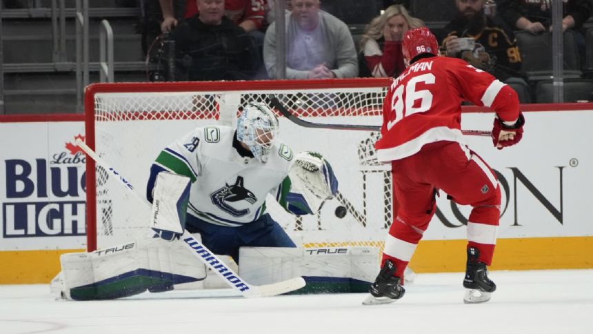 Walman scores on overtime penalty shot as the Red Wings beat the Canucks 4-3