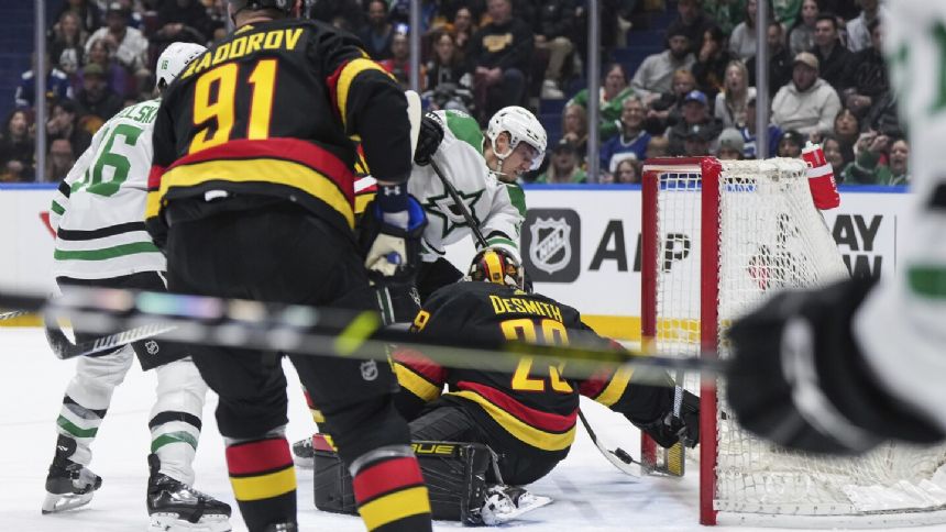 West-leading Stars wrap up playoff spot, beating Canucks 3-1 for 6th straight victory