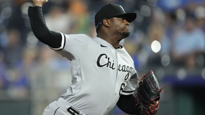 White Sox trade reliever Gregory Santos to the Mariners, AP source says