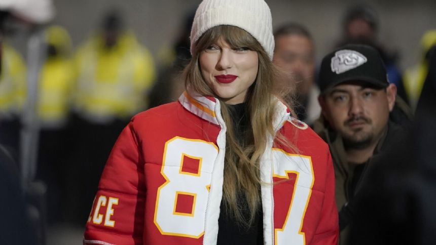 Wife of 49ers FB Kyle Juszczyk becomes designing star thanks to Taylor Swift