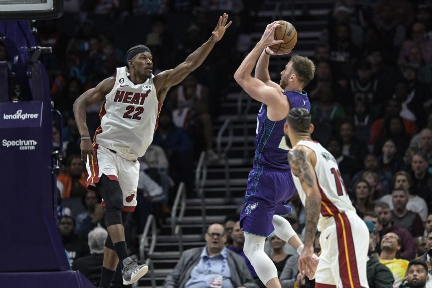 Williams, Hornets send Heat to 4th straight defeat 108-103