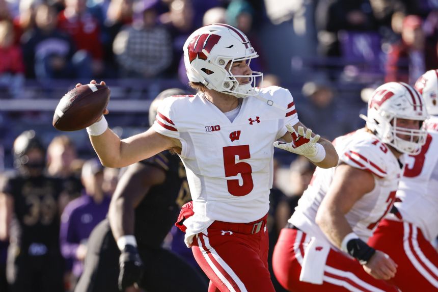 Wisconsin Dominates Leonhard Debut, Pounds Northwestern 42-7 - Saturday ...