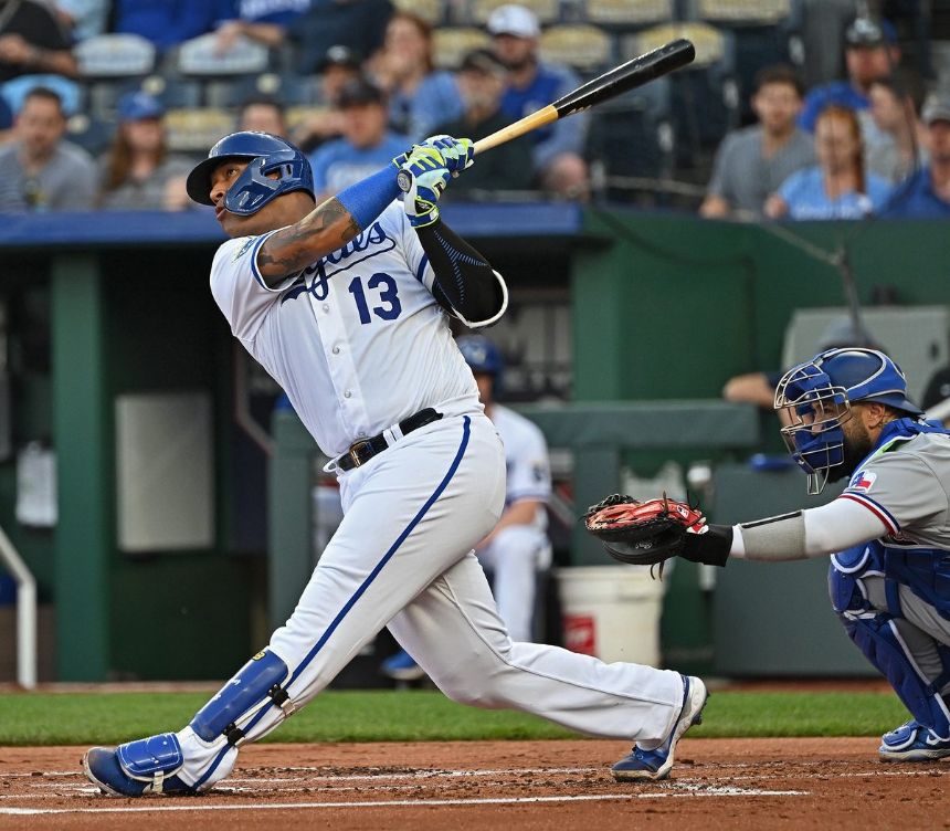 Kyle Isbel's go-ahead bunt lifts Royals over Astros 10-8 for