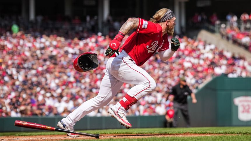 Reds hit six home runs, keep playoff hopes alive with 19-2 rout of Cardinals