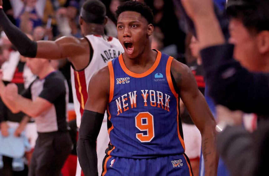 Knicks vs Suns Betting Odds, Free Picks, and Predictions (12/15/2023)