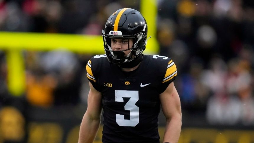 Michigan vs Iowa Betting Odds, Free Picks, and Predictions (12/2/2023)