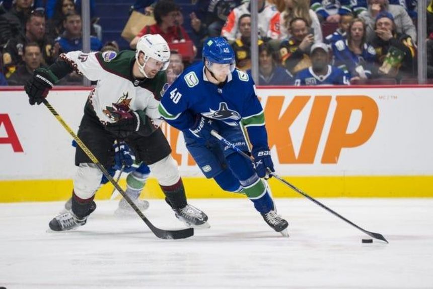 Coyotes vs Canucks Betting Odds, Free Picks, and Predictions (10/7/2022)