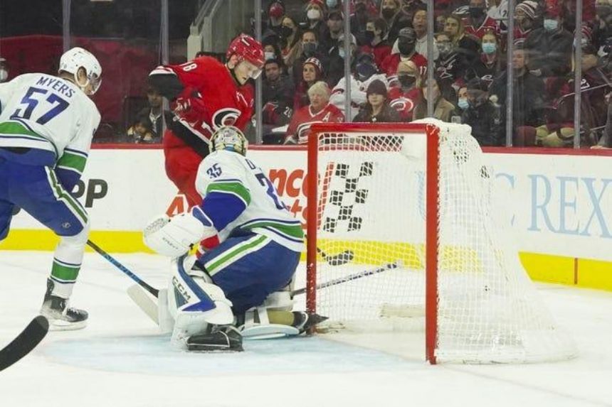 Hurricanes vs Canucks Betting Odds, Free Picks, and Predictions (10/24/2022)