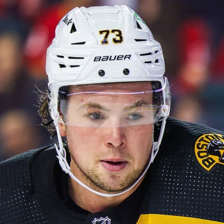 Blackhawks vs Bruins Betting Odds, Free Picks, and Predictions (11/19/2022)