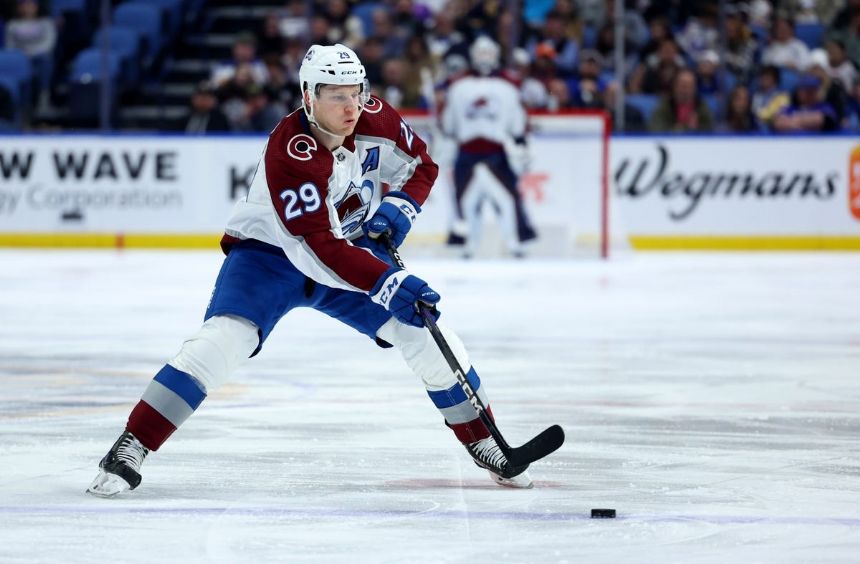 Avalanche vs Bruins Betting Odds, Free Picks, and Predictions (12/3/2022)