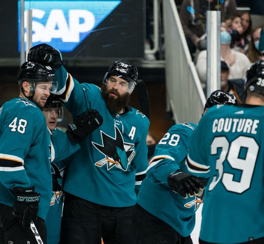 Sharks vs Blackhawks Betting Odds, Free Picks, and Predictions (1/1/2023)