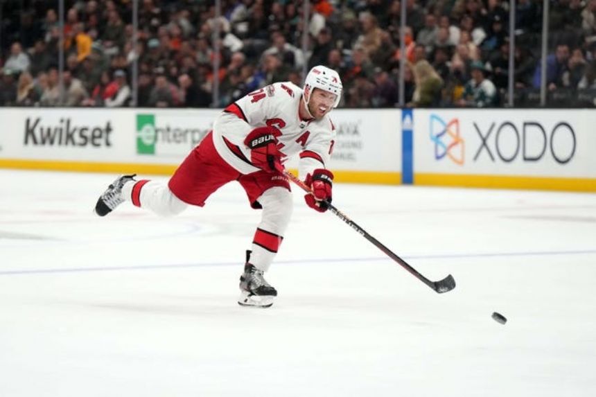 Islanders vs Hurricanes Betting Odds, Free Picks, and Predictions (4/17/2023)