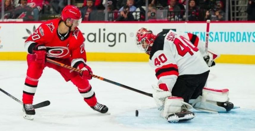 Devils vs Hurricanes Betting Odds, Free Picks, and Predictions (5/11/2023)