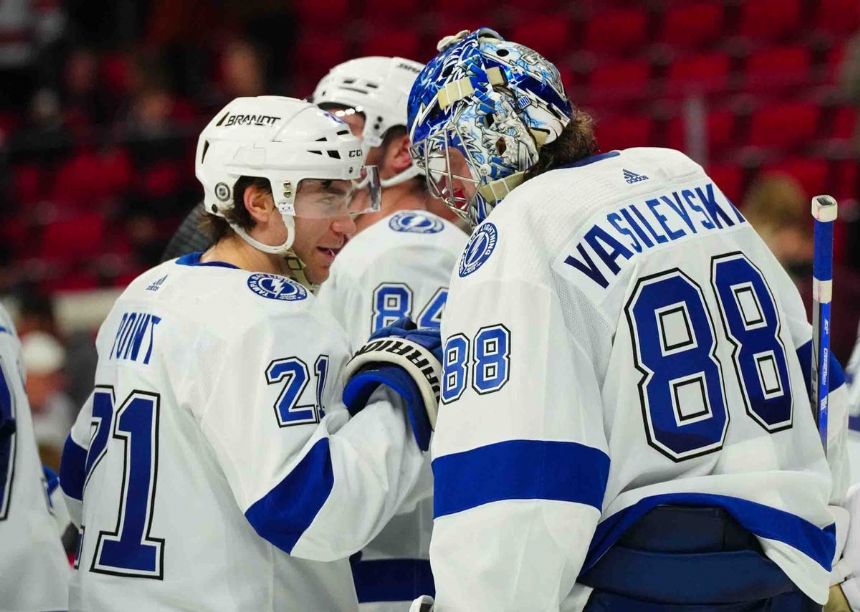 Lightning vs Avalanche Betting Odds, Free Picks, and Predictions (11/27/2023)