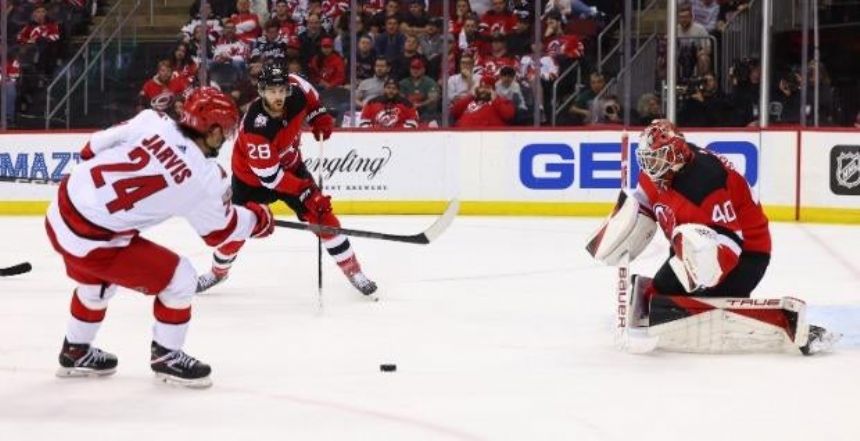 Devils vs Hurricanes Betting Odds, Free Picks, and Predictions (1/25/2024)