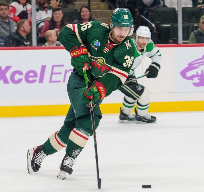 Wild vs Blackhawks Betting Odds, Free Picks, and Predictions (2/7/2024)